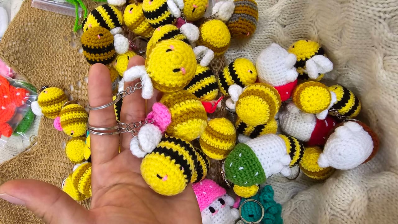Bee keyrings