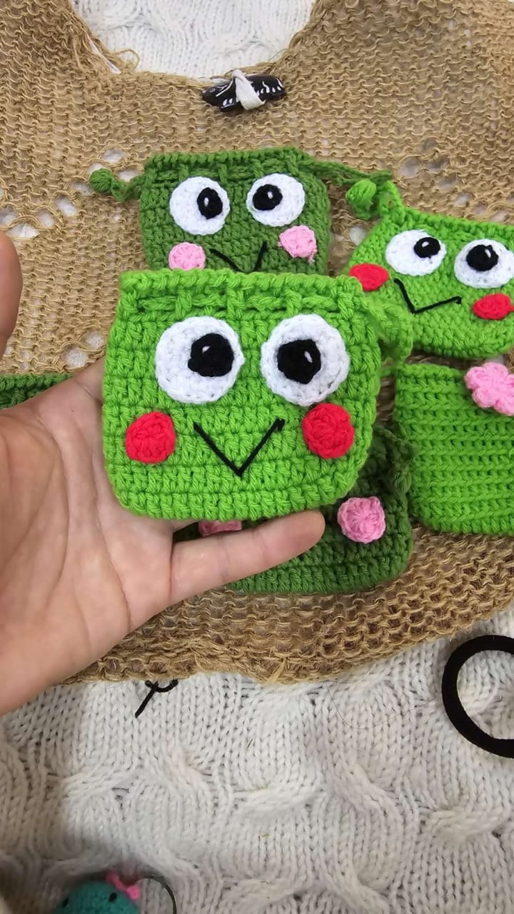 Frog pouches