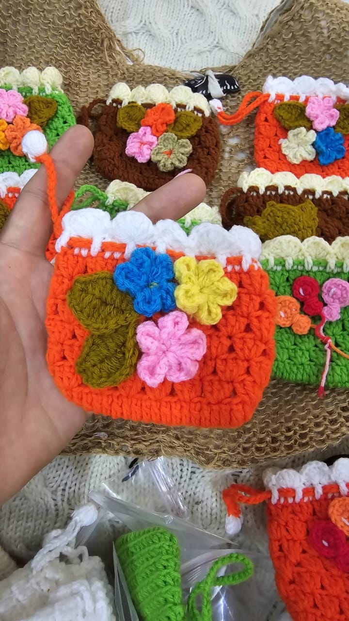 Flower pouch